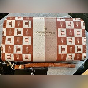 NWT London Fog Adalia Signature Zip Around women’s wallet/wristlet